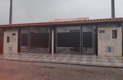 CAS261385 Casa Moderna com Piscina em Itanhaém – Desconto Exclusivo Esta Semana!